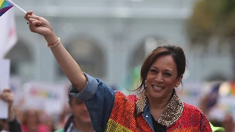 كامالا هاريس تحتفل وتشارك في مسيرة دعم المثليين