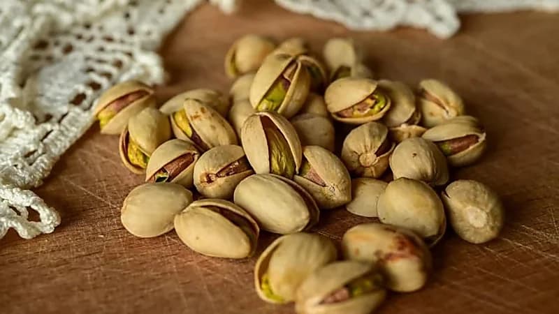 الفستق قبل النوم: سلاح جديد لمواجهة السكري وتحسين صحة الأمعاء