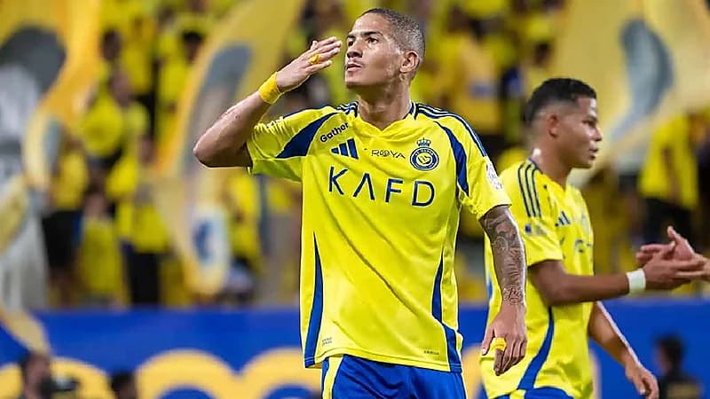 أنجيلو غابرييل خارج أسوار النصر