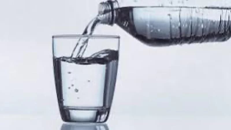 استشارية تحسم الجدل الطبي حول المياه القلوية.. فيديو