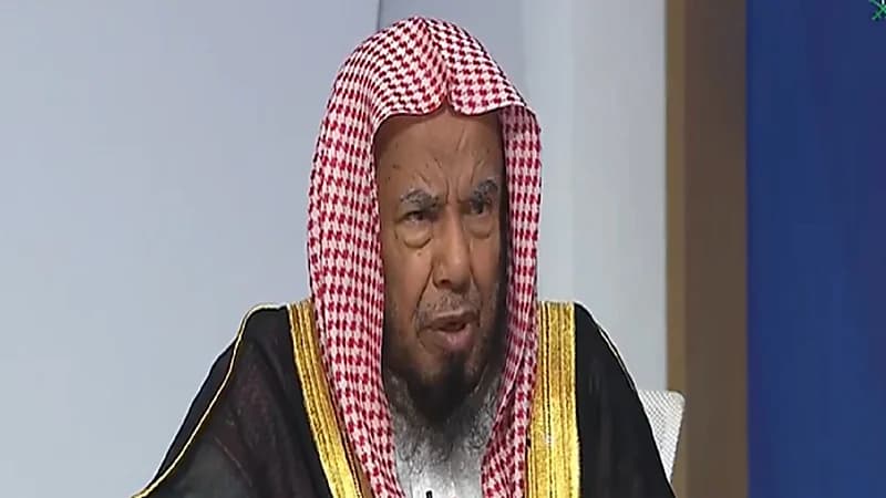 حكم التسليم مع الإمام في حالة الشك في عدم قراءة التشهد .. فيديو