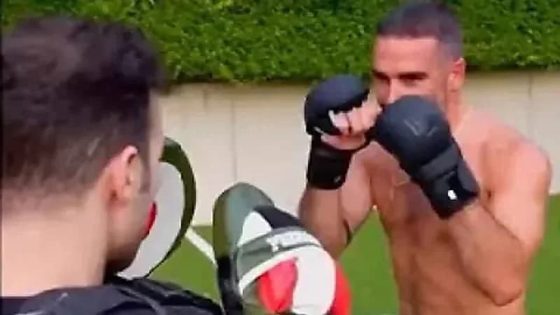 كارفخال يتحدى أرنولد بالملاكمة: صراع مبكر على الجبهة اليمنى في ريال مدريد .. فيديو