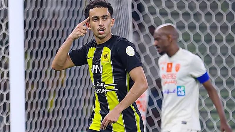 أحمد الغامدي يحسم مستقبله ويقرر البقاء مع الاتحاد