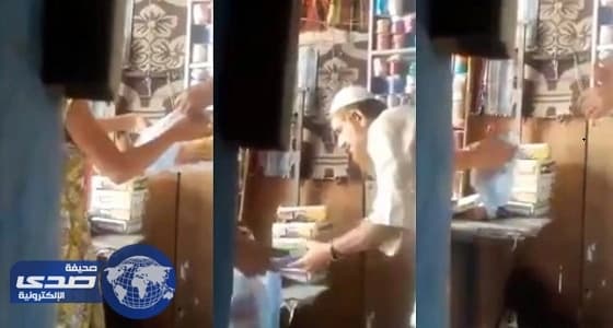 مسن يتحرش بفتاة صغيرة داخل متجره
