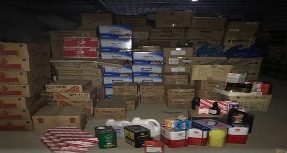 بالصور.. " التجارة " تغلق مستودع بعد رصد حالة تستر تجاري بالمدينة