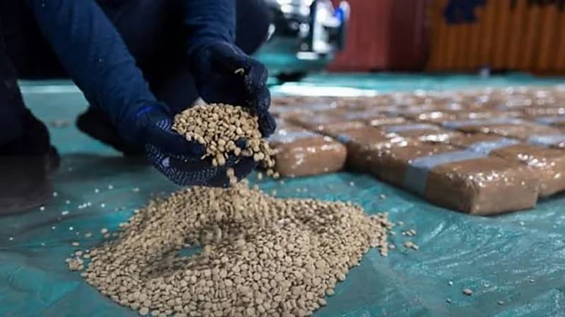 إحباط محاولتي تهريب أكثر من 63 ألف حبة كبتاجون بمنفذ الحديثة