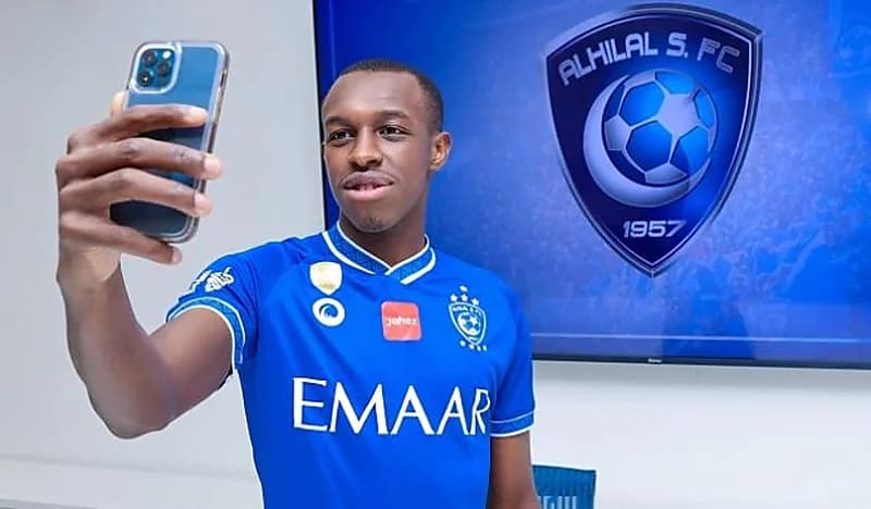 سعود عبدالحميد يفاجئ الاتحاد بتصرف غير متوقع بعد تعاقده مع الهلال