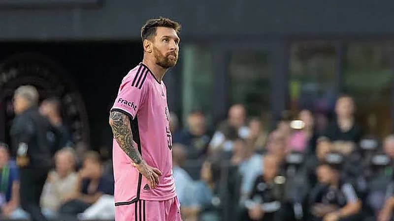 الكشف عن سبب اشتباك ميسي مع مدرب مونتيري المكسيكي