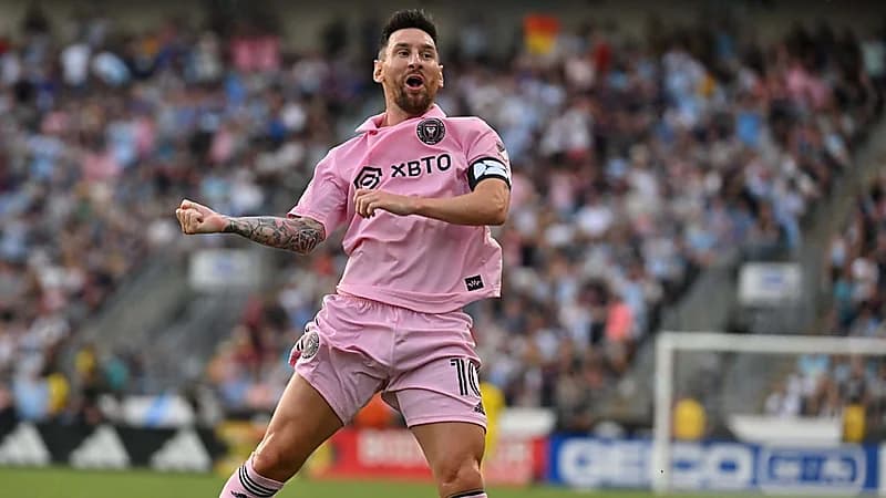 ميسي يفوز بكأس الدوريات مع إنتر ميامي .. فيديو