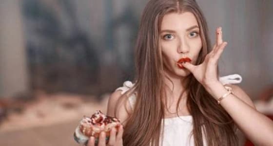 أطعمة تزيد القلق والكآبة