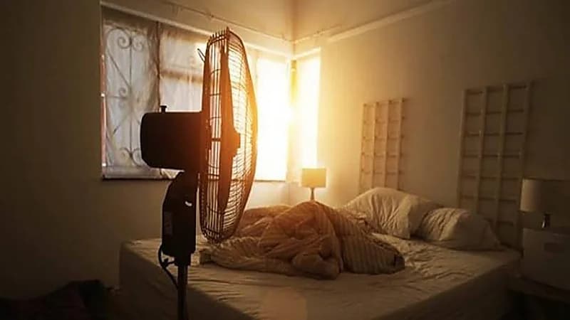 أضرار خطيرة تنتج عن النوم أسفل المروحة