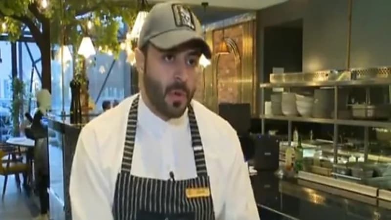 قصة أول مطعم في المدينة المنورة بطاقم سعودي متكامل "فيديو"