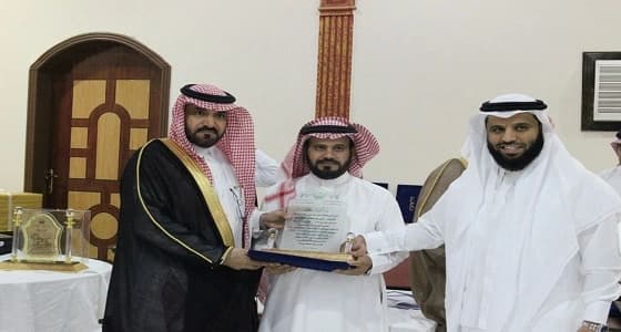 بالصور: محافظ الحجرة يكرم " صدى " و عددا من المشاركين في نجاحات اليوم الوطني