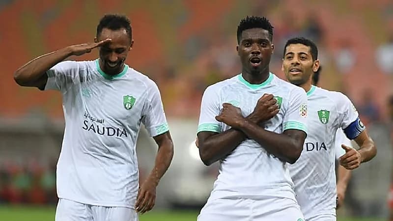 "فيفا" يطالب الأهلي بسداد 50 مليون لـ "دي سوزا" و "دجانيني"