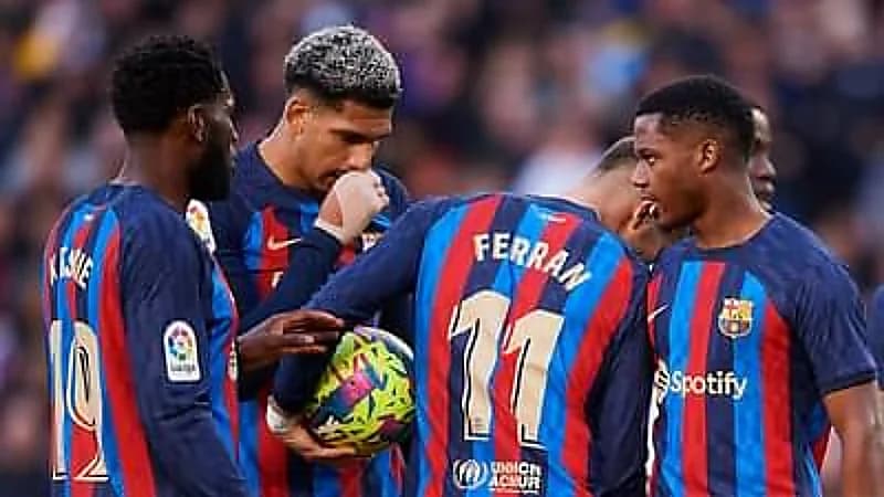 فيديو..خلاف بين فاتي وتوريس على ضربة الجزاء في لقاء برشلونة وفالنسيا