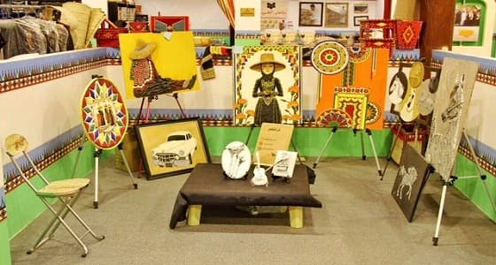 بالصور.. التشكيلية " منى العمري " تستعرض أعمالها بالجنادرية 32