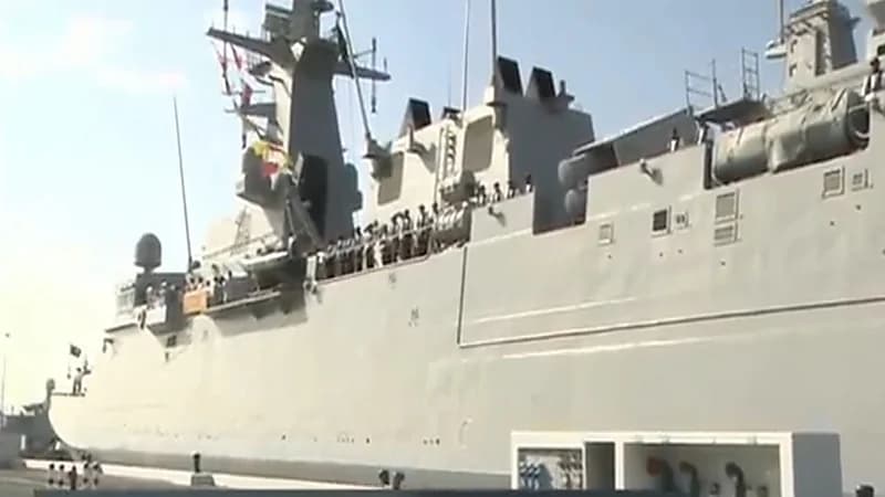 بالفيديو.. وصول سفينة "جلالة الملك الدرعية" إلى قاعدة الملك فيصل بجدة