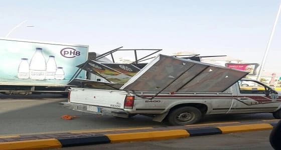 بلدية " الرس " تزيل اللوحات العشوائية للحفاظ على المنظر العام