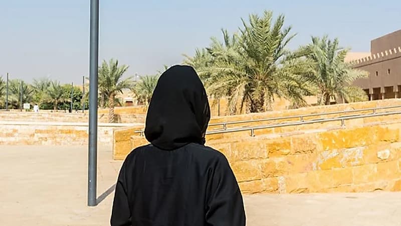 فيديو..مواطنة تصدم طليقها بعدما اعتذر لها على الهواء