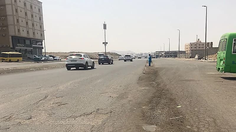 بالصور.. شكاوى سكان الريان بجدة من مداخل الحي المتهالكة ونقص الخدمات