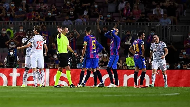 برشلونة يعلن خبر "غير سار" عن مدافعه رونالد