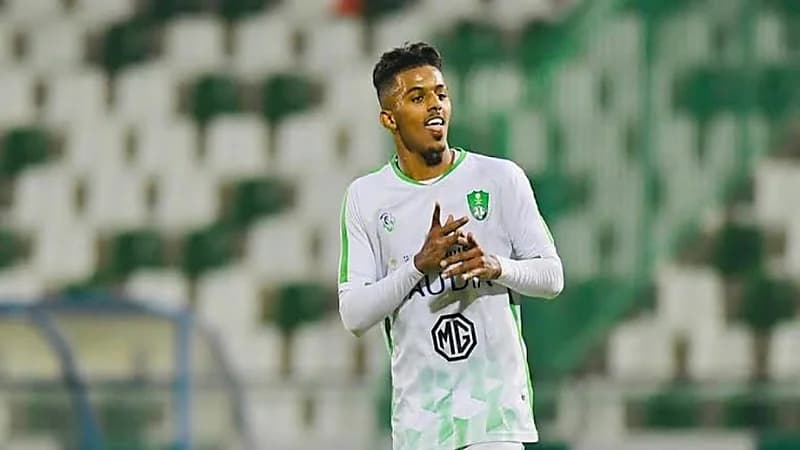 استبعاد "غريب" وضم "عسيري" لمعسكر الأخضر