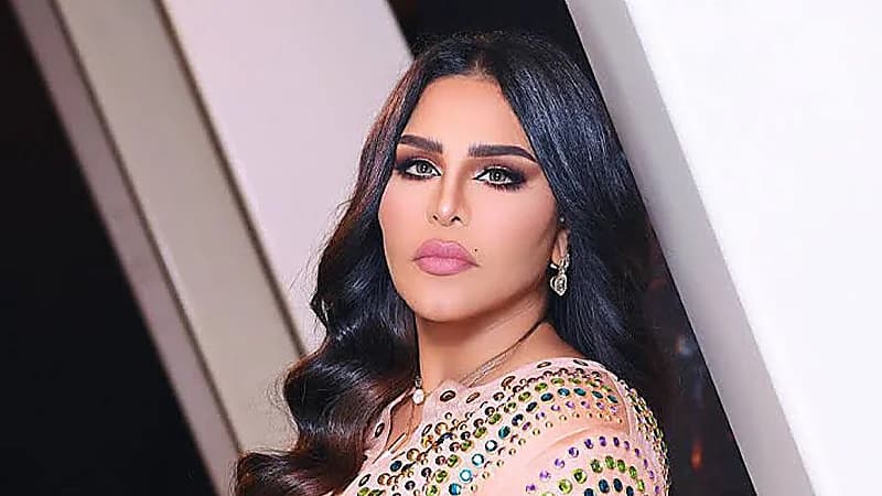 أحلام الشامسي ترد على تشبيهها بأميمة طالب : أنا أطول