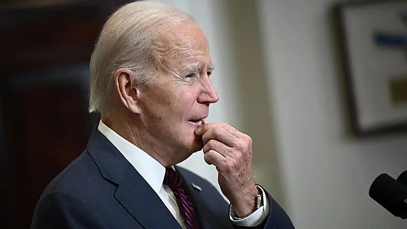 سياسي أمريكي يطالب بإقالة بايدن لارتكابه جرائم حرب