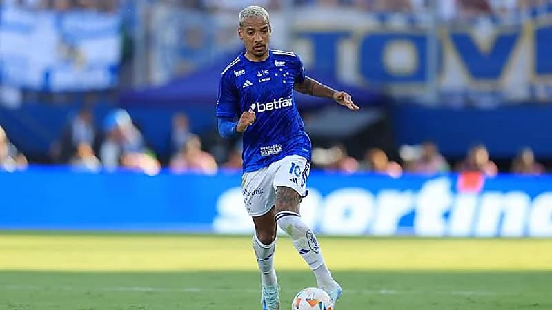 10 ملايين يورو تفلت من خزينة الهلال بسبب لاعبه السابق