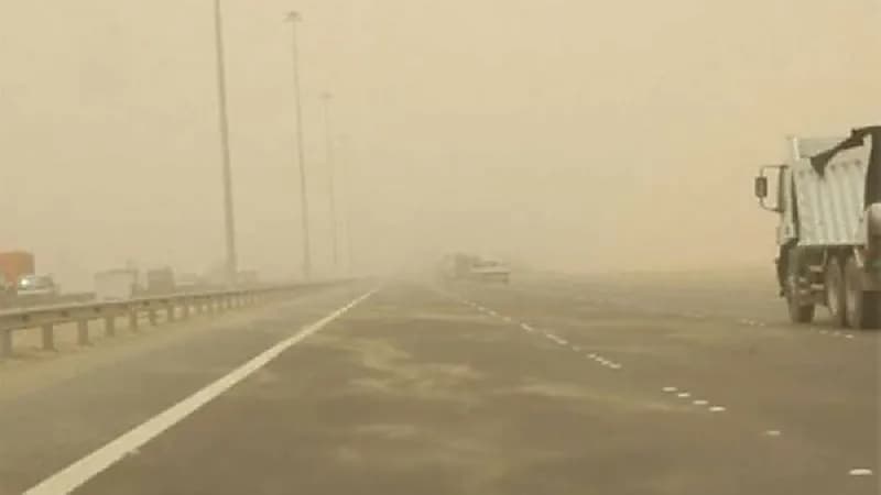 أمن الطريق يحذر قائدي المركبات من تدني الرؤية على الطرق الخارجية للحدود الشمالية