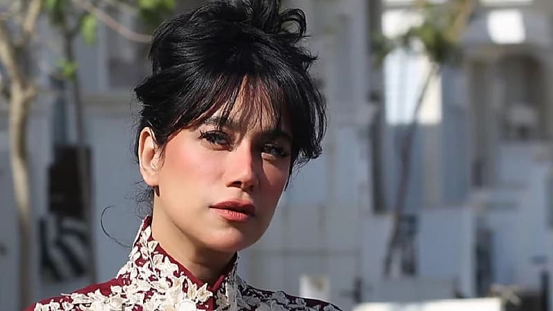 مجهول يهدد فنانة بنشر مقاطع خادشة لها