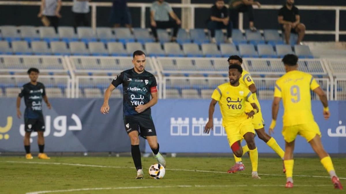 الطائي يقلب الطاولة على الجبيل في دوري يلو