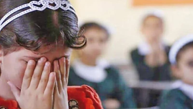 بالفيديو.. أم تستنجد لانقاذ طفلتها من الزواج المبكر