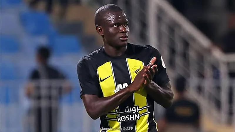 مطعم بجدة يحتفي بنغولو كانتي بعد موسم استثنائي مع الاتحاد.. فيديو