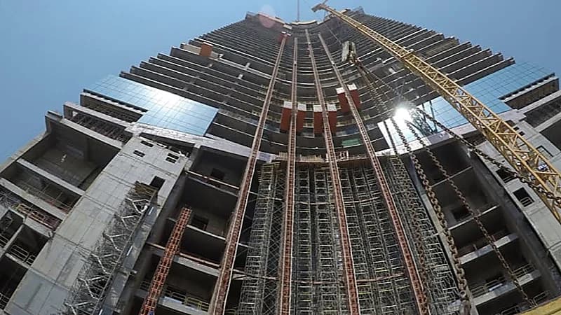 استئناف العمل في بناء برج جدة الأطول على مستوى العالم .. فيديو