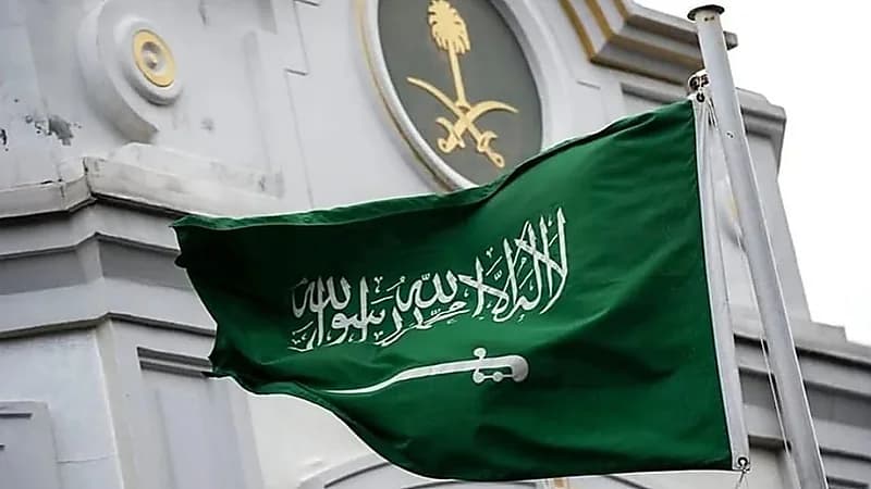 قنصلية المملكة في هيوستن تهيب بالمواطنين الحذر من العاصفة "ديبي"