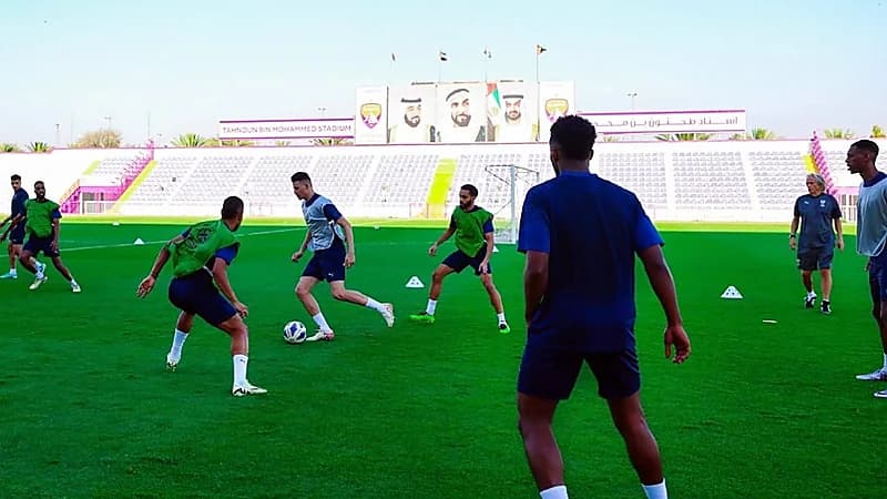 الهلال يواصل تدريباته بمدينة العين الإماراتية
