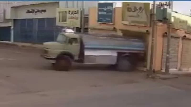 ضبط شخص ظهر في فيديو يحطم واجهة محلات اتصالات باستخدام " وايت " بوادي الدواسر