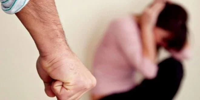 أب يقتل ابنته بـ "سيخ حديد" إرضاء لزوجته الثانية