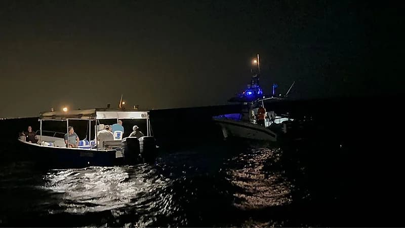 حرس الحدود ينقذ 5 مواطنين بعد جنوح واسطتهم البحرية