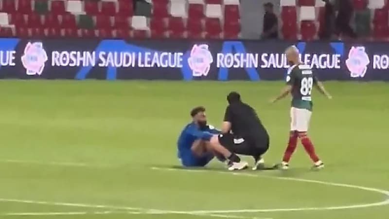 بكاء حارس الوحدة بعد هبوط فريقه إلى يلو.. فيديو