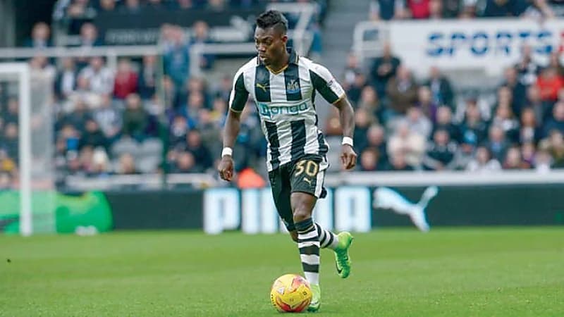 الرائد يتوصل لاتفاق مع المحترف الغاني كريستيان أتسو