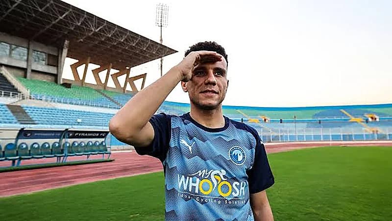 مصطفى فتحي يحرج مدرب بيراميدز المصري ويتشاجر مع إكرامي .. فيديو