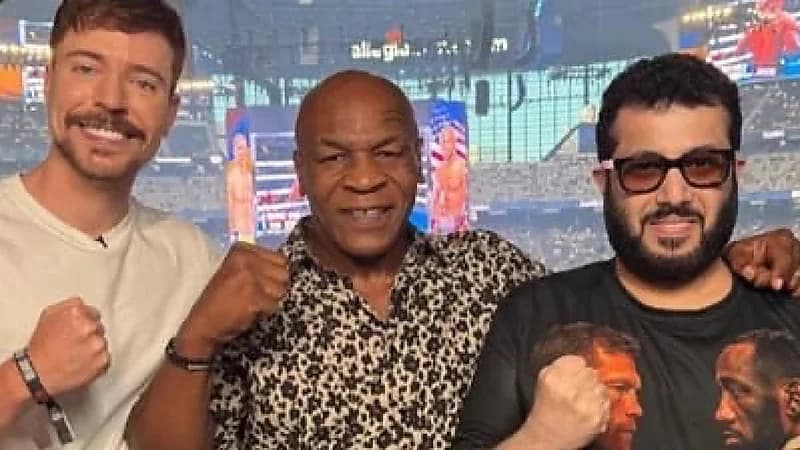 مايك تايسون يفاجئ مستر بيست بلكمة قوية بحضور تركي آل الشيخ