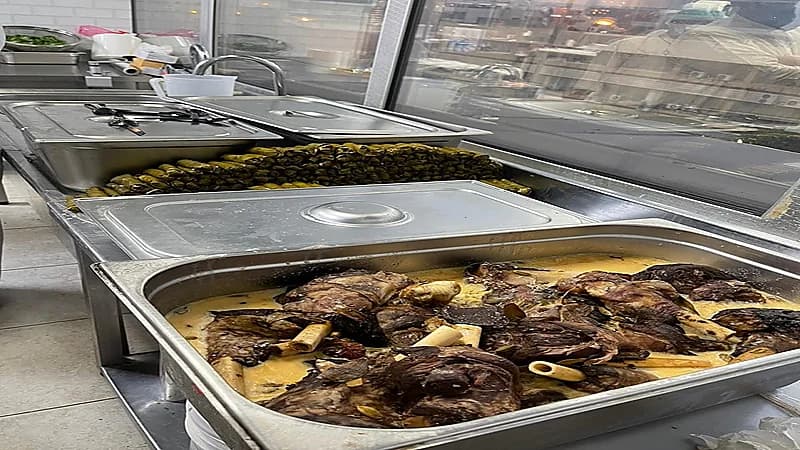 ضبط مطعما مخالفا ومصادرة أكثر من 1300 كجم لمواد غذائية فاسدة بأبها