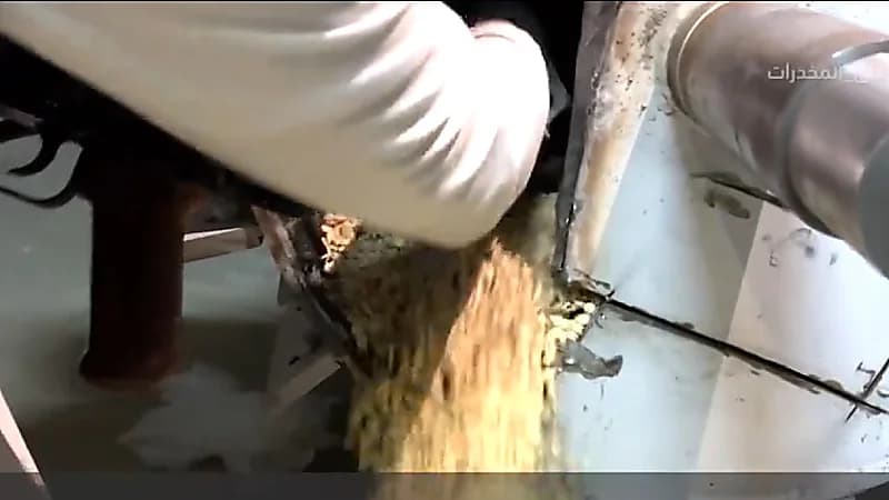 ضبط 1,613,000 قرص من مادة الإمفيتامين المخدر داخل أحد الأحواش بجدة .. فيديو