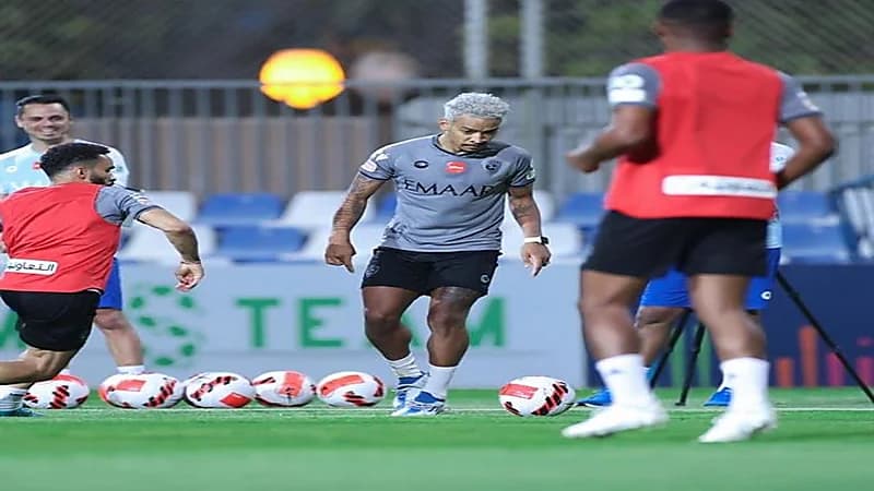 بيريرا يعطي تعليمات خاصة للاعبي الهلال