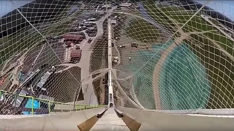 انفصال رأس طفل عن جسده في منزلق داخل ملاهي مائية