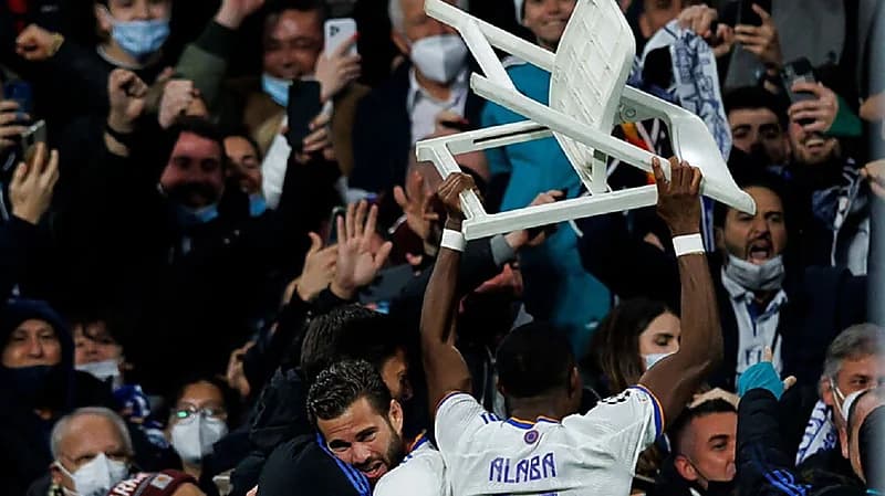 شاهد..لاعب ريال مدريد يحتفل بالتأهل لدور الثمانية بـ "الكرسي"