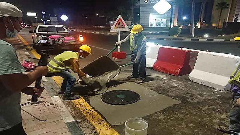 بالفيديو والصور.. أمانه الشرقية تستخدم مواد خرسانية مطورة لمعالجة هبوطات غرف الخدمات